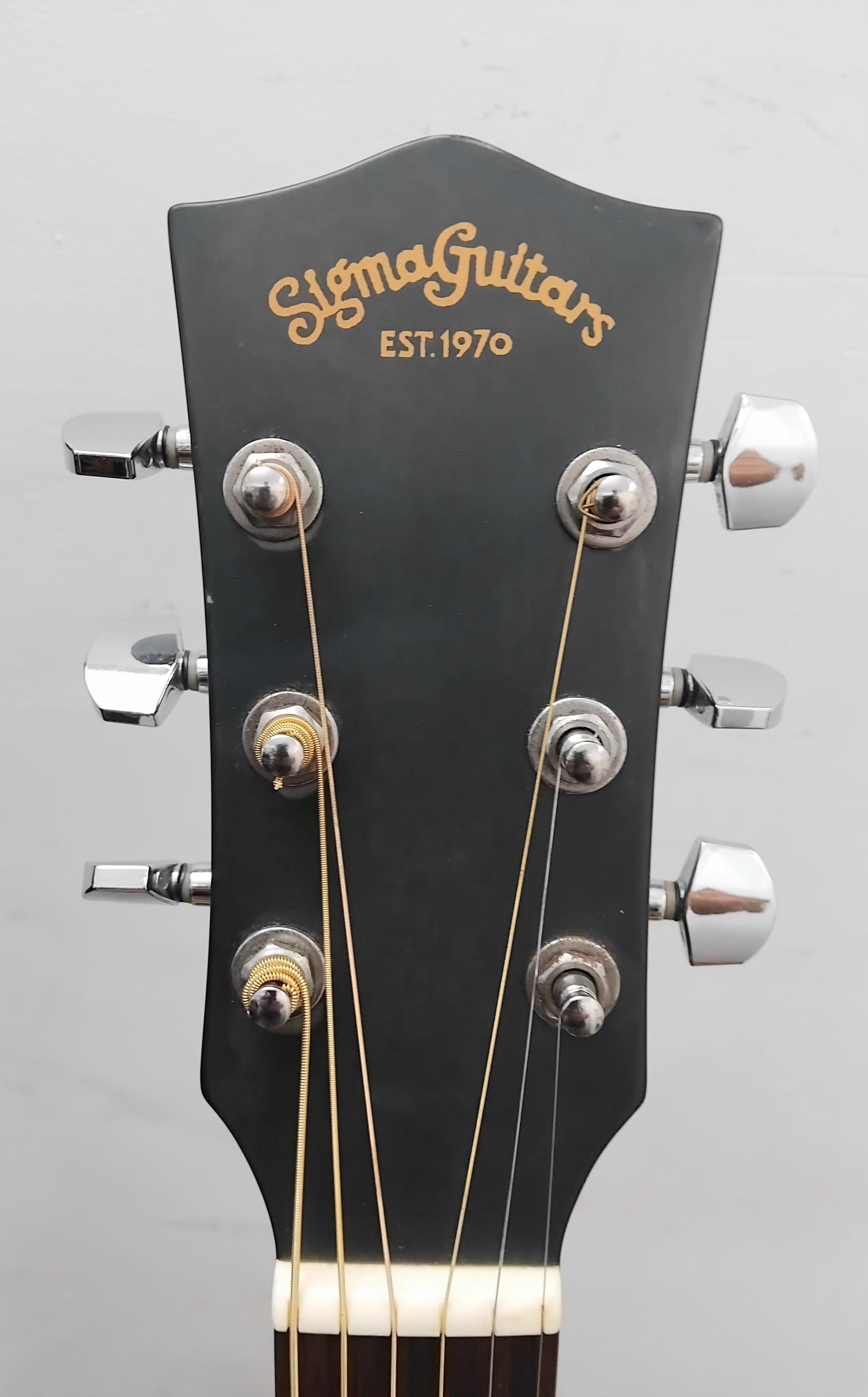 Guitarra Sigma electroacústica modelo GJM-SJE cuerdas Martin 0.10 quintada y afinada a punto - Nueva -